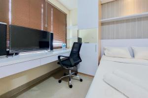 Best Homey Studio Apartment at B Residence By Travelio