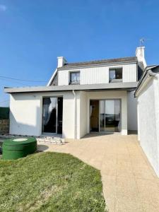 Maisons de vacances Maison de charme vue mer 180 renovee Acces plage : photos des chambres