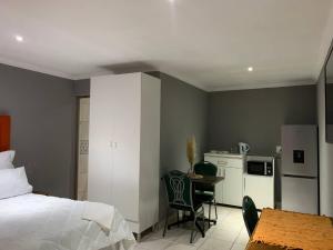 Beach view, en-suite bedroom