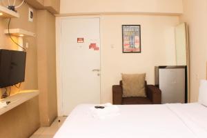 Great Location and Simply Studio Room at Bassura City Apartment By Travelio