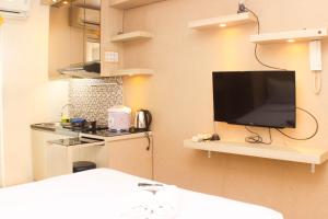 Great Location and Simply Studio Room at Bassura City Apartment By Travelio