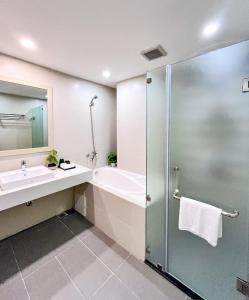 The Setai Apartments Linh Lang by XÔI Residences