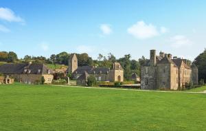 Maisons de vacances Beautiful Home In Gonneville-Le-Theil : photos des chambres