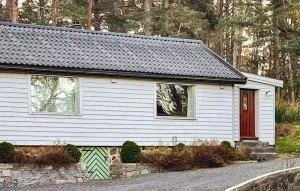 2 Bedroom Lovely Home In Færvik - 弗维克