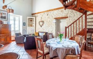 Maisons de vacances Cozy Home In Frayssinet-Le-Gelat : photos des chambres