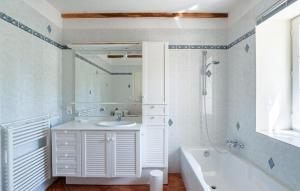 Maisons de vacances Cozy Home In Frayssinet-Le-Gelat : photos des chambres
