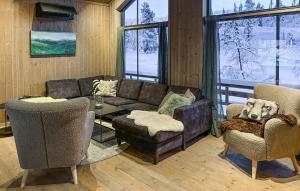 Stunning Home In FlÄ With Sauna