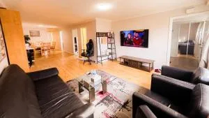 Full Privacy house with Free parkings - Scarborough Junction