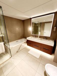 Apartments with three bedrooms at address hotel