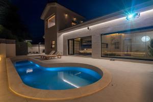 Hoshiga Pool Villa