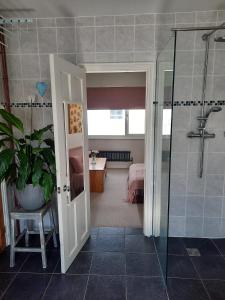 Super king bedroom with large ensuite