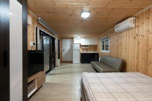 Seosan Godeunnam Glamping