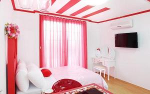 Taean Mongsanpo Pine and Apple Pension