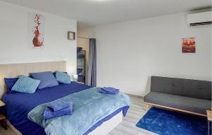 Lovely Home In Belves-De-Castillon