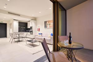 Sky High Luxury Apartment in Mercury Towers with Infinite Seaviews