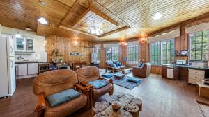 Yangyang hwansangeui seong pension