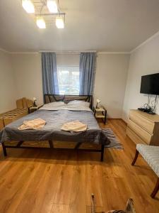 Котедж Шум Черемоша на березі річки