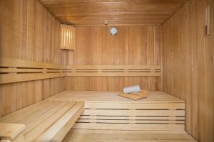 Deluxe Apartment for 5 - Sauna & Pool - Free Parking