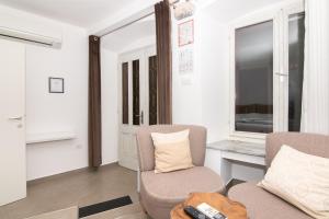 Thomass cozy room with Breakfast