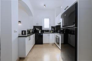 Wonderful apartment with prime location & pool