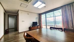 Jecheon Chungpoong Youth Hostel