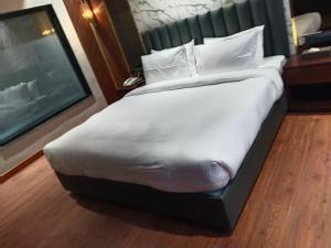 The Royal Velvet Hotel & Resort