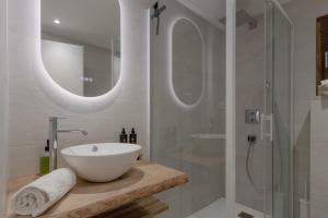 Chalet des Eaux Rousses -Renove -Prive - Vues 360 Mont Blanc