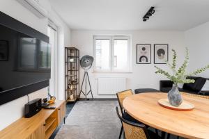 Apartments Deluxe Cannes 51 by BookingHost