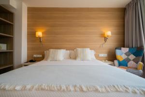 Deluxe Double Room room in Hostal Menurka