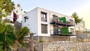 Lüks Deniz ve Doğa Manzaralı Yazlık Ev