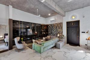 SaffronStays Dew Drops - 5BR pet-friendly villa with pool, gym, gazebo & Kikvi River views in Karjat