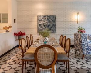 La Dora -3BHK Contemporary Villas with Pvt Pool, 5 mins Walk to Vagator beach-Caretaker & Garden