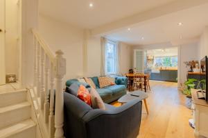 Homely 2BD Flat with Private Garden North London