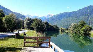 Appartements Le 102, T3 pour 5 personnes, vue montagne, classe 2 etoiles NF, parking, piscine en ete : photos des chambres