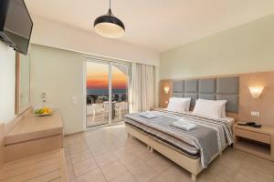 Suite with Sea View room in Sunny Days Hotel