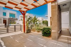 Alasia 16 - Modern smart villa in tranquil serenity