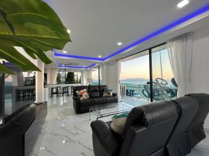 STUNNING BEACHFRONT VIEW LUXURIOUS Apartment 20