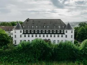 Gästehaus Auf dem Heiligen Berg B&B - Швельм