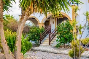 Welcoming 3-Bedroom Apartment with Ocean Views - Ayios Yeoryios