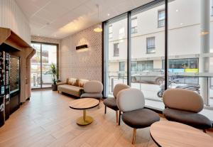 Hotels B&B HOTEL Toulon Centre Gare : photos des chambres