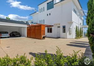 Ocean View Villa with Pool Spa & Cinema