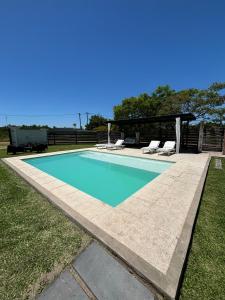 Casa Chalet de Campo Lujosa con pileta Cerca de termas