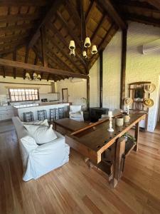 Casa Chalet de Campo Lujosa con pileta Cerca de termas