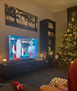 Town villa with charming garden, bbq area & Sleeps 6