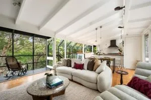 Luxury Escape - 4bd Home and Courtyard in Castlecrag - Forestville