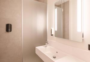 Hotels B&B HOTEL Clermont-Ferrand A71-A75 La Meridienne : photos des chambres
