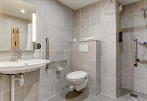 Hotels B&B HOTEL Reims Croix Blandin : photos des chambres