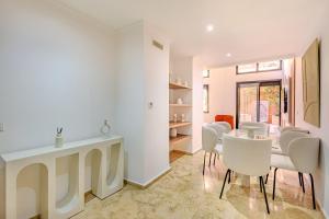 Duplex Le Majorelle, Res devant le jardin, piscine