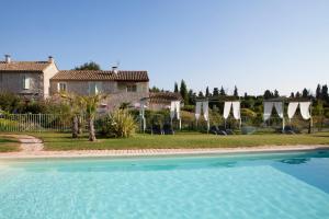 B&B / Chambres d'hotes MAS DES FIGUES - Mas XVIIIe tres calme - Certifie Biologique FRBio10 - jardin naturel ecologique - piscine 12x6 - Copieux brunch paysan mediterraneen cuisine du jardin huile d'olive - Agritourisme Alpilles Saint Remy de Provence du 01 mai au 30 septembre : photos des chambres