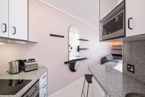 Flamingo 404 - Sea Point Studio Apartment